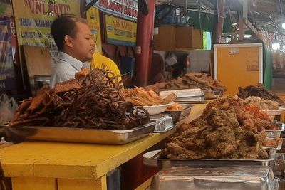 Nasi Kapau Terenak di Jakarta Ada di Pasar Ini, Cobain 50 Lauknya yang Juara!