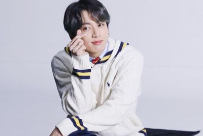 Jungkook BTS Lulus dari Global Cyber University dan Menerima Penghargaan Tertinggi