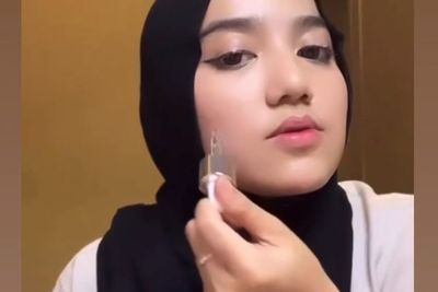 Wirda Mansur Dikritik Netizen hingga Dokter Kecantikan karena Tempel Pipet Serum ke Wajah
