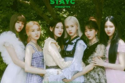 STAYC Dinobatkan sebagai Pemenang di Pertunjukan Music Bank 4 Maret 2022