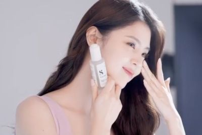 Cantiknya Han So Hee Jadi Beauty Guru Merek Produk Kecantikan, Ramah Banget Pula