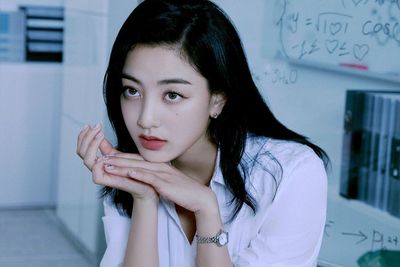 Jihyo TWICE Akan Sumbangkan Lagu Solo untuk Soundtrack Twenty Five, Twenty One