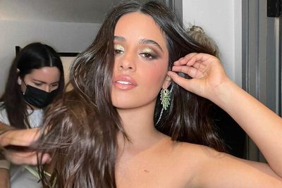 Camila Cabello Suguhkan Musik Latin yang Kental di Single Baru Bareng Ed Sheeran Bam Bam