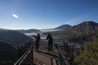 Gak Cuma Pantai, Bali juga Punya Bukit Pinggan Serasa di Atas Awan!