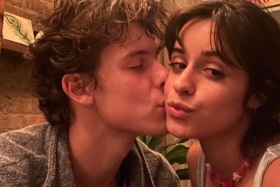Camila Cabello Buka Suara Terkait Penyebabnya Putus dari Shawn Mendes: Belajar Jadi Dewasa