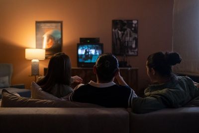 Bukan Cuma Sekadar Hiburan, Menonton Film Juga Bisa Jaga Kesehatan Mental