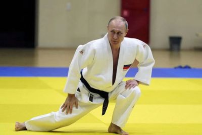 Rusia Terpojok, Vladimir Putin dan Kolega Dipecat dari Posisi Kehormatan IJF
