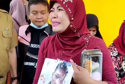 Ibu WNI di Ukraina Tak Kuasa Menahan Tangis, Anaknya Berlari Diserang Bom Udara Rusia