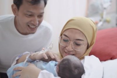Selamat! Istri Fedi Nuril Melahirkan Anak Ketiga, Ini Arti Nama Anaknya