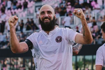 Jeritan Hati Higuain soal Penurunan Karirnya: Pesepakbola bak Botol Sekali Pakai
