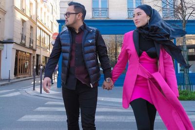 Intip Gaya Hijab Shandy Purnamasari yang Hadir di Paris Fashion Show, Modis Banget!