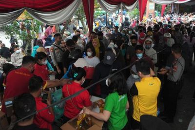 Dear Kemendag dan Disperindag, Warga pada Antre Minyak Goreng Nih