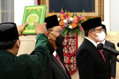 Presiden Jokowi Resmi Lantik Kepala Otorita IKN Bambang Susantono 