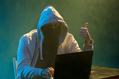 Hanya Modal Photoshop, Pria di Singapura Sukses Raup 5 Juta Dolar dari Bos Riot Games