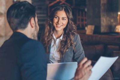 5 Cara Jitu Menghadapi Interview Kerja Bagi Pemula, Tips Sukses Membuat HRD Terkesan!