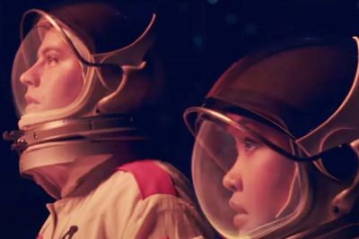 Trailer Film Komedi Romantis Moonshot , 2 Aktor Ini akan Jatuh Cinta di Mars