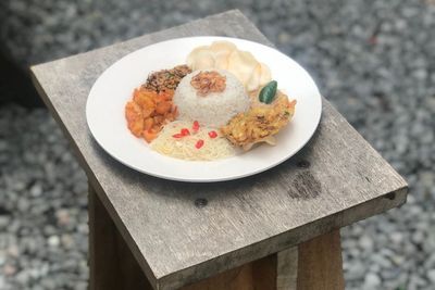 Kreatif! Anak Kost Jual Nasi Uduk Berkonsep Kafe, Harganya Semurah di Warung