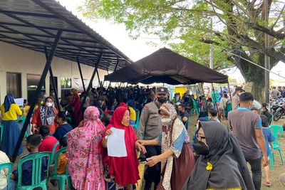 Diserbu Emak-emak, yang Mau Divaksin Covid-19 Dapat Minyak Goreng!
