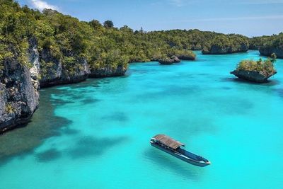 Pesona Pulau Bair, Pulau Tak Berpenghuni yang Cantik Bak Raja Ampat