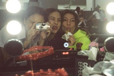 Heboh Foto Zara Adhisty Cium Bibir Shaloom Razade, Netizen Salfok Lihat Wajah Cowok Ini