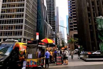 Ada Tempat Makan Halal di New York, Antreannya Mengular di Pinggir Jalan