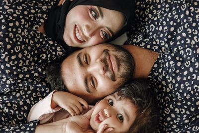 Vicky Alaydrus dan Mantan Suami Ziarah ke Makam Anak Kedua Mereka: Bikin Adek Ali Part 2