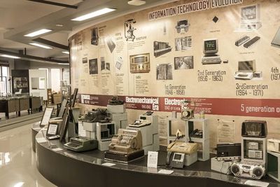 Bangga! Ada Mark Zuckerberg di Museum Teknoform Surabaya, Beneran?
