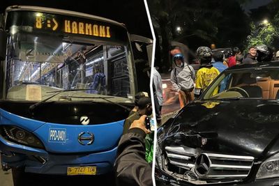 Nekat Lawan Arah dan Masuk Jalur Busway, Sedan Mewah Ini Akhirnya Masuk Bengkel