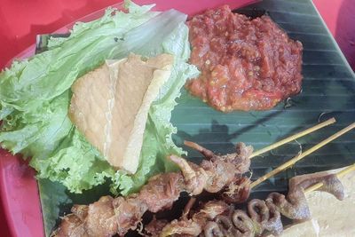 Di Kawasan Elit Jakarta, Ada Warung Tenda Ikan Asin yang Enaknya Kebangetan!