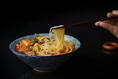 Viral Netizen Sebut Makan Pakai Sumpit Haram, Aktor Tionghoa Ini Beri Reaksi Adem