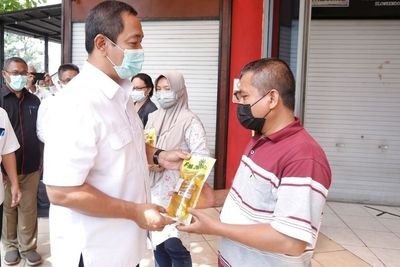 Hendi Salurkan 5.400 Liter Minyak Goreng Harga Rp14.000 di Kota Semarang