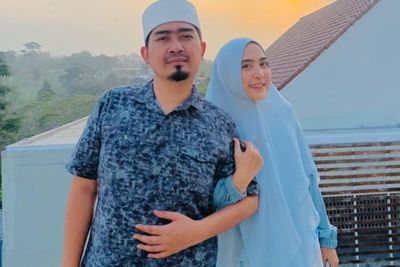 April Jasmine Berduka, Ayahanda Tercinta Meninggal Dunia