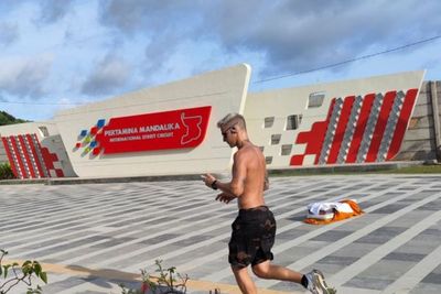 Enggan Ikut Parade MotoGP Bersama Jokowi, Quartararo Tepergok Jogging Sore di Mandalika
