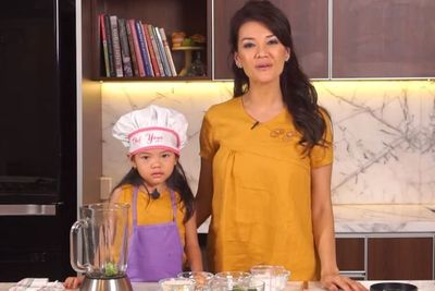 Masak Bersama Anak, Chef Farah Quinn Berbagi Resep Waffle Brokoli Keju Lezat dan Sehat