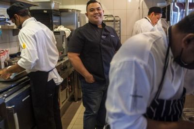 Hadapi Rasisme, Luar Biasa Perjuangan Eka Pratama Jadi Kepala Chef di Resto Burj Khalifa
