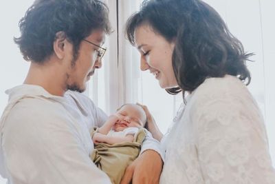 Potret Anak Dimas Anggara Curi Perhatian: Bule Banget, Definisi Cantik dari Lahir