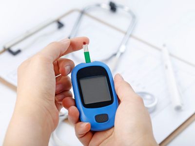 Pentingnya Cek Mandiri Gula Darah Pasien Diabetes saat Puasa