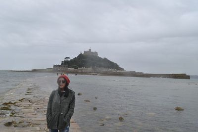Dikeliling Laut Lepas, Nyebrang Antar Pulau di Inggris Jalan Kaki Doang! Kok Bisa?