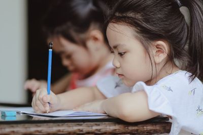 5 Cara Efektif Bikin Anak Senang Belajar dan Gak Takut ke Sekolah
