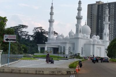 Megahnya Masjid At-Thohir, Dibangun Erick Thohir untuk Almarhum Ayahnya