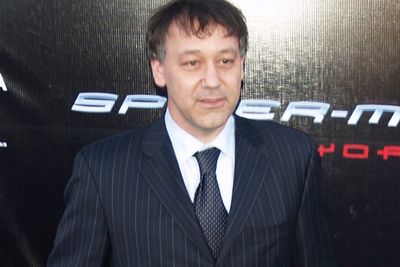 Sutradara Spider-Man Sam Raimi Tertarik Garap Film Batman: Saya Sangat Menyukai Batman!