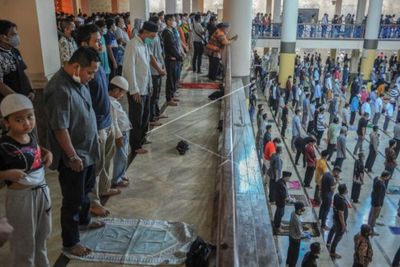 Hukum Sholat Tarawih Beserta Niat, Tata Cara, dan Keutamaannya