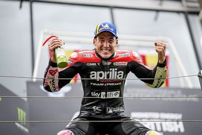 Aleix Espargaro Dipastikan Bakal Lempar Helm, Follower IG Sudah Capai 1 Juta