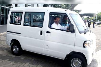 Serius Dukung Elektrifikasi, MMKSI Perkenalkan DDH dan Minicab-MiEV yang Dijajal Jokowi