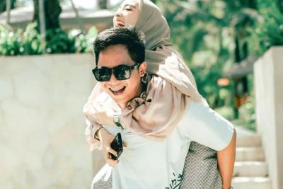 Dinan Nurfajrina Tulis Kalimat Romantis saat Unggah Foto Digendong Doni Salmanan