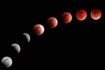 Mengapa di Bumi Ada Bulan Sabit dan Bulan Purnama serta Bulan Lainnya?