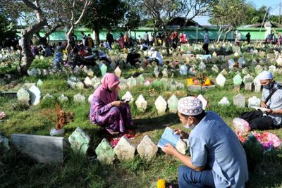 Tradisi Ziarah Kubur Jelang Bulan Ramadan, UAS: Boleh dengan Tujuan Melembutkan Hati