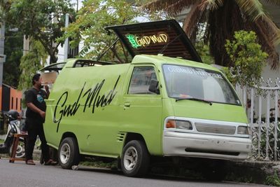 Cuan! Jualan Kopi di Angkot, Para Pemuda Ini Kantongi Omzet Rp2 Juta Sehari