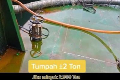 Hoax! Video 2,5 Ton Minyak Goreng Tumpah di Laut, Faktanya ABK Lagi Gabut