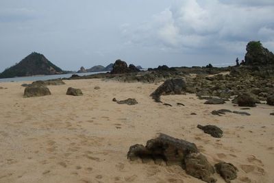 Pantai di Mandalika Ini Sarat Kisah Reinkarnasi Putri yang Datang Setahun Sekali